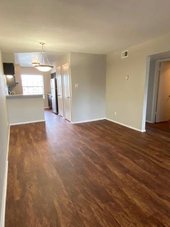 $699 / 1br - 655ft2 - 1/BD, Centro de Conferencias, Wi-Fi gratuito en áreas comunes (3400 Shady Hill Dr, Baytown, TX)63906678067586124