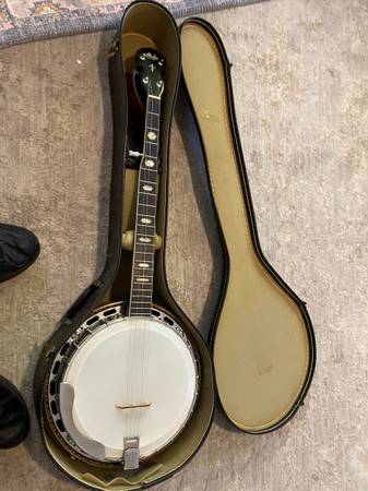 Lida 5 string banjo with extras 1