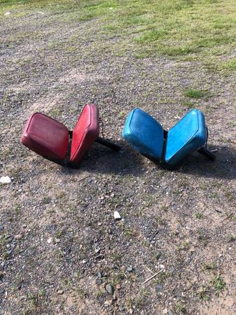 Pedestal seats 1