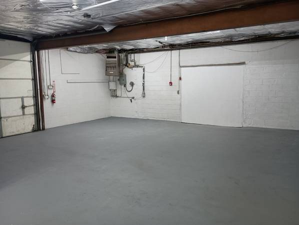 $2,200 / 1200ft2 - Espacio comercial con estacionamiento y oficina (Long Branch)63612017855617124