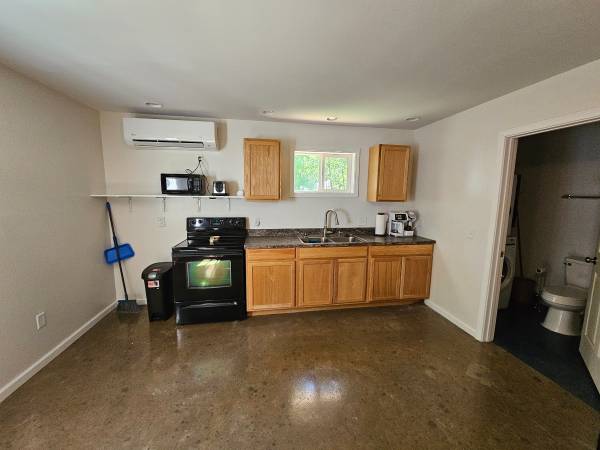 $950 / 1br - 600ft2 - 1 Bedroom  with washer/dryer, Utilities included64037724666499120