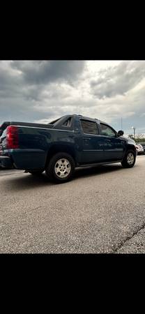 Chevy avalanche - $8,000 (Chicago)636168204647711219