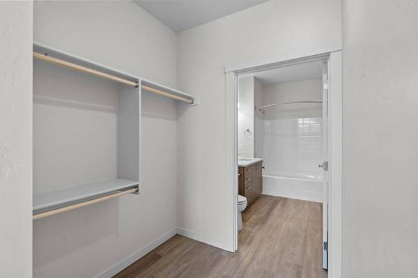 $1,670 / 2br - 852ft2 - Downtown Meridian 2 BR  Bright, Inviting, Walkable  Mov (Downtown Meridian)63794993424771124
