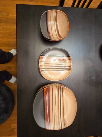 Hometrends Brown dinnerware 1
