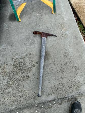 Small mattox gardening tool. 1