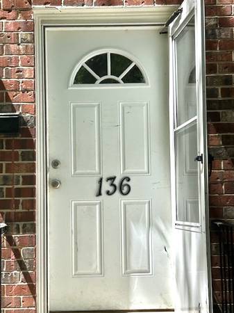 $308,000 / 3br - Charming Brick Townhome Retreat (Indian Head Village)63611885059713121