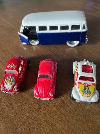 Hot Wheels VW set plus bus. 1