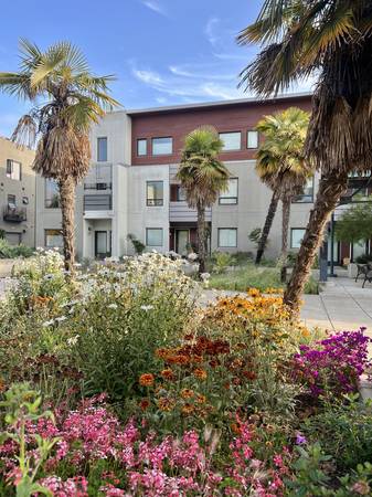 $1,150 / 2br - 1br - Private Furnished SUBLET new townhome. NICE! (oakland west)64055523535361123