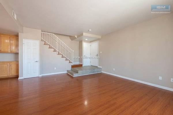 $2,995 / 2br - 1200ft2 - Dishwasher, Walk to Fraternity/Sorority Row (1239 West 30th Street, Los Angeles, CA)63857624016001121