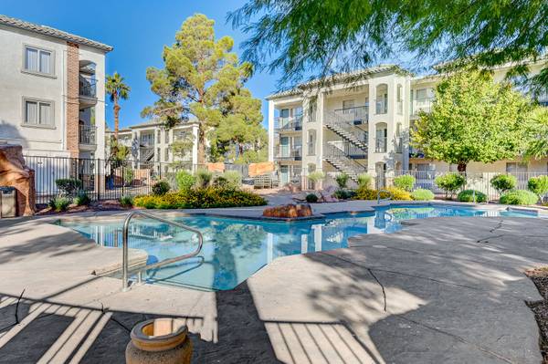 $299 / 1br - on site laundry (3684 paradise rd, las vegas , NV)63907028213891121