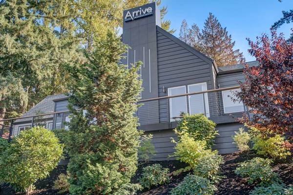 $1,855 / 2br - 896ft2 - One month free! In unit W/D, nearby trails, bright living room (Portland, Tigard, Murray Hill, Beaverton)63999315299843121