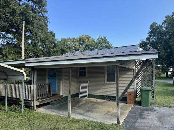 $1000.00 / 2br - 850ft2 - 822 Ford ave A63910319856899121