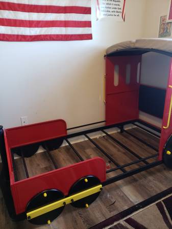 Twin Train Engine Bed 1