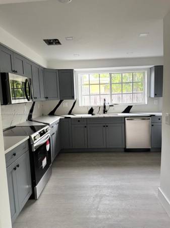 $4,800 / 3br - House for rent with pool 3/2 (Hollywood)63825134598275122