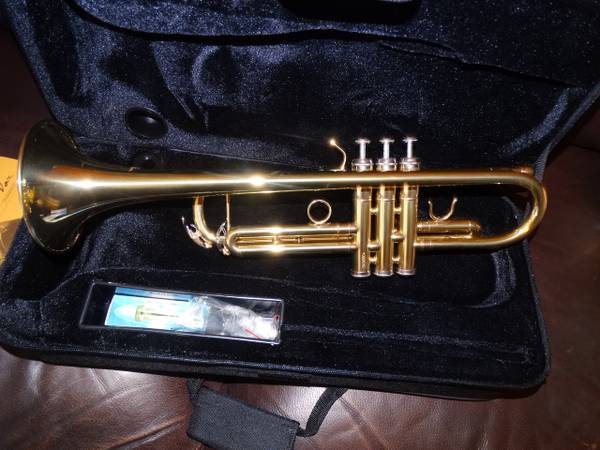 Le'Var Trumpet with Case ..... New in Box 1
