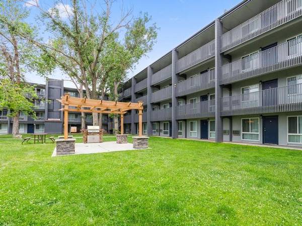 $1,465 / 2br - 900ft2 - *$250 OFF* New home For The New Year (7100 E Evans Ave, Denver, CO 80224)63973499411970120