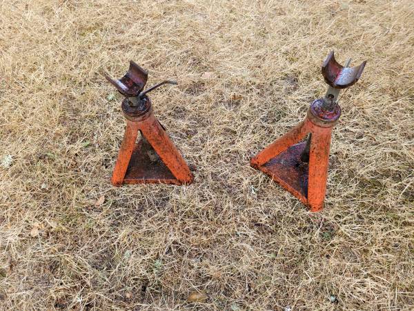 Adjustable jack stands 1