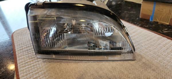 Geo Metro headlight assembly 1