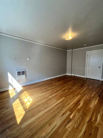$1,195 Vintage/ Large Studio! Hardwoods, Pet Friendly & Bike Parking! (Portland)63831327156099124