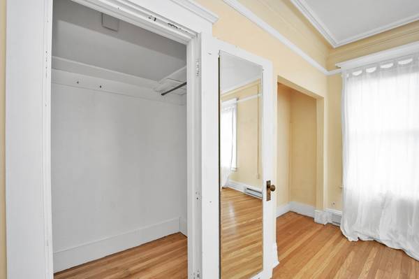 $1,225 ***Live in the Historic Borland House*** (oakland east)63813715788161124