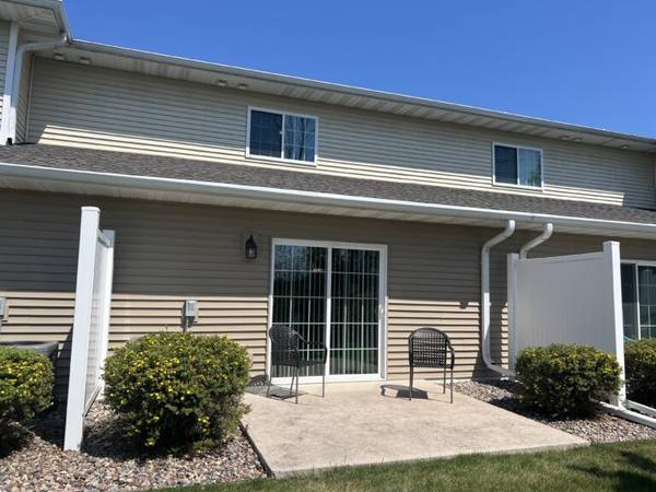 $1,509 / 2br - Two Bedroom Townhouse Available Soon! (Sheboygan)63813311536131123