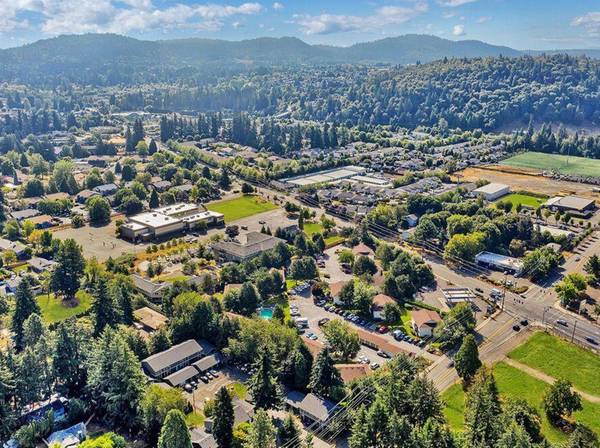 $1,545 / 2br - $500 SAVINGS + Private Two Bed with Garages Available for Rent (Powell Butte)63867270612865123