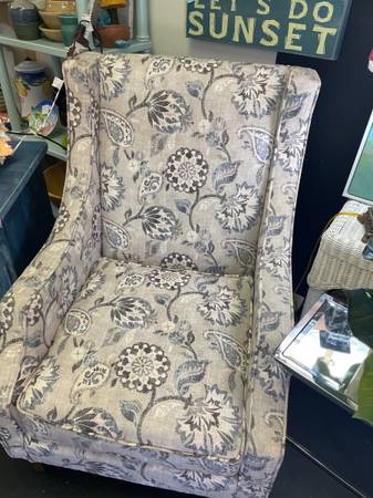 Pretty blue flowered chair 1