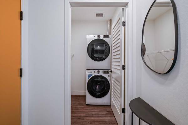 $2,130 / 1br - 656ft2 - 1-bedroom With Modern Finishes - Schedule a Tour Today! (Lynnwood)63884890536577122