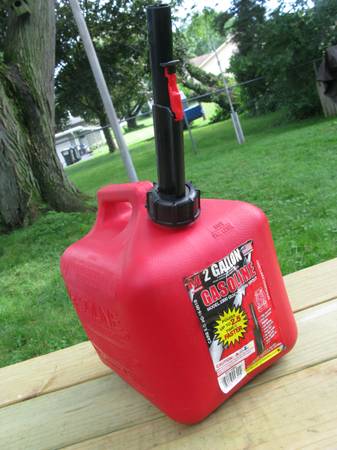 Contenedor para gasolina de 2 galones con boquilla de flujo rápido - $10 (Waukesha)63470466227971121