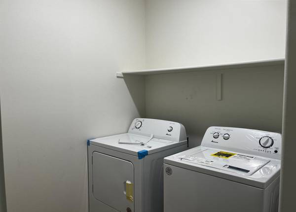 $1,395 / 1br - PERFECT Salem & Pet Friendly! - One Bedroom READY + Outdoor Lounge (Salem - Center Street)63660394586241124