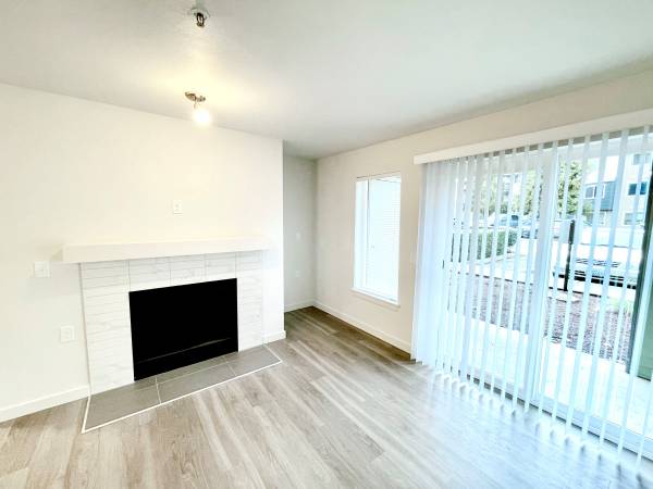 $1,625 / 1br - 700ft2 - One Bedroom One Bath ~ Available for Move in Now WITH NEW DEAL ALERT ! (Puyallup, Tacoma, Sumner, Fife, Edgewood, Milton)64031308247043121