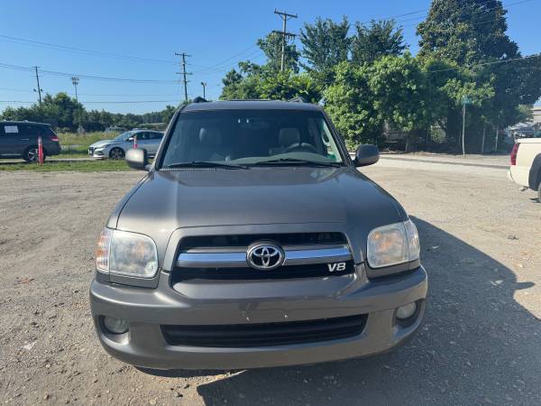 2005 Toyota Sequoia V8 / 3 rows . No mechanical issues - $5,000 (Ports)63621734049409122