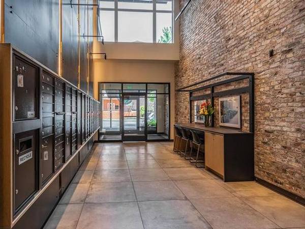 $1,700 / 1br - 651ft2 - Exceptional City Living- Next To Dining  Nightlife! (Capitol Hill)63885012363905121