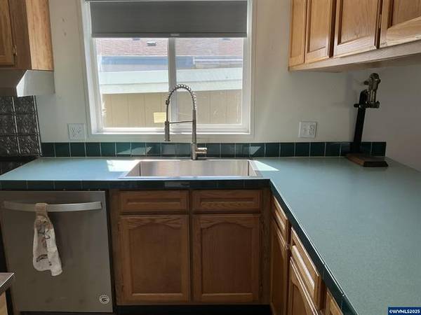 $95,000 / 3br - 1404ft2 - Beautifully Maintained  3 Bedroom MFG Senior Community $95,000 (NE Salem)64150283926657124