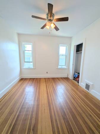 $925 / 1100ft2 - Room for rent in Dorchester (Savin Hill RED LINE TRAIN) (boston)63797254211459124