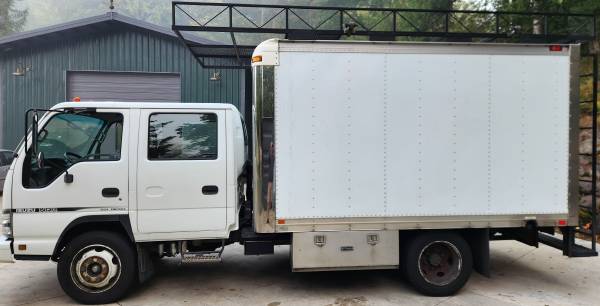 2006 Isuzu Crew Cab Truck - Photo 2