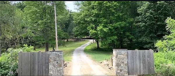 $1650.00 / 1br - Quiet & Cozy 1 Bed w/ Shared Bathroom in Mars PA - Available 10/13 - $64013373486850120