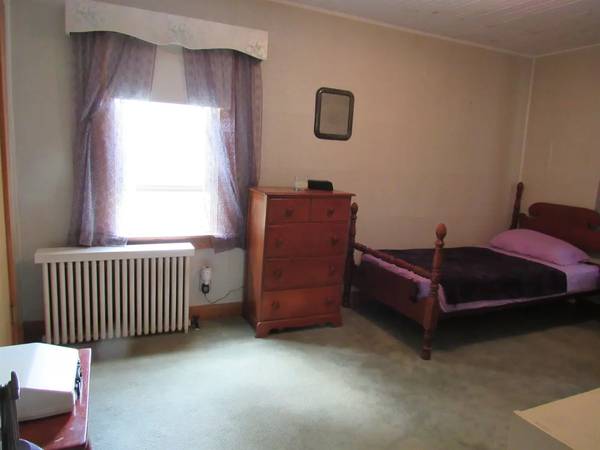 $1,010 / 1br - 662ft2 - Adorable bungalow on a double lot! (Gorham, NH)63931519879427124