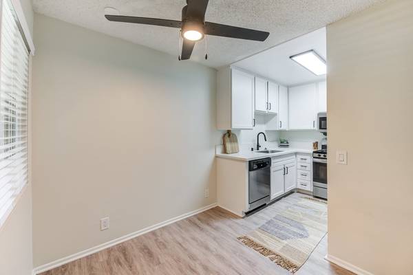 $2,340 / 1br - 460ft2 - 2 Weeks Free Rent on this Beautiful 1 BR 1 BA! Tour now! (22640 Garzota Dr, Santa Clarita, CA)63893108097154122