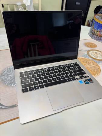 Like new SAMSUNG 14” Galaxy Book3 Pro Laptop Computer, 13th Gen Intel Core i7- 1
