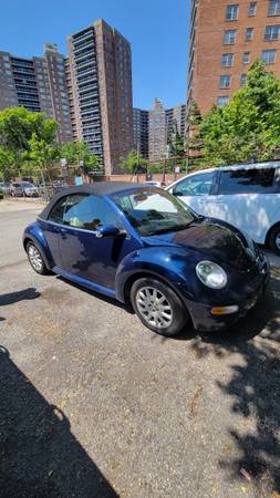 En venta convertible Volkswagen 2004 transmisión manual - $4,498 (Queens)63614180680705123