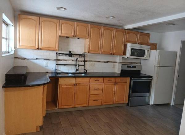 $1,460 / 2br - 842ft2 - Two bedroom home with fenced in yard! (Peacock Crossing)64002493147777120
