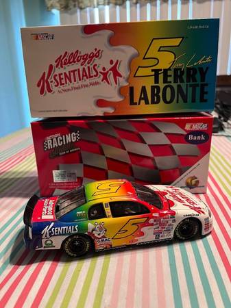 Terry Labonte #5 1/24 Diecast Kellogs K-Sentials 1999 Monte Carlo Bank 1