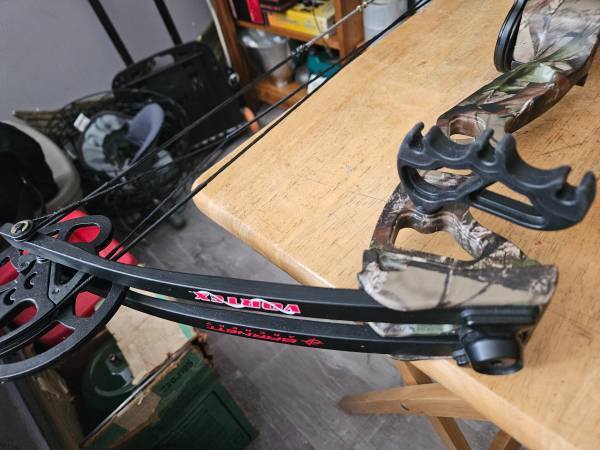 Barnett Vortex RH Youth Compound Bow - $75 (North Adams)62970101471361123