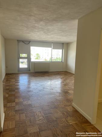 $3,200 / 1br - **BROOKLINE 1 BEDROOM; OFF-STREET PARKING-CLOSE TO LONGWOOD MEDICAL (Coolidge Corner)63699236715011120