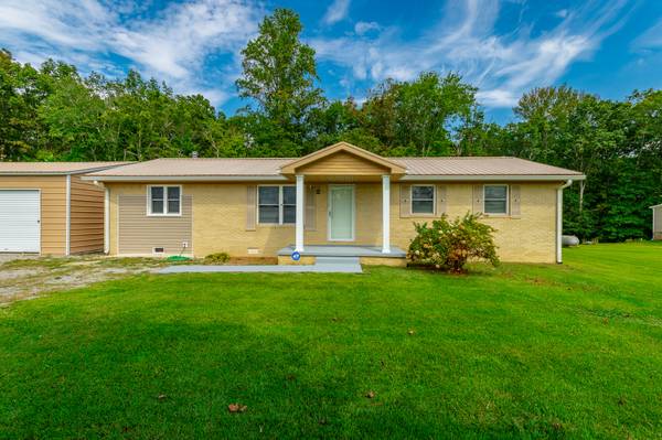 $350,000 / 3br - 1375ft2 - Renovated 3BR Rancher – STR Allowed, 1 Acre, No HOA (Sequatchie,Tn)63993078395138121