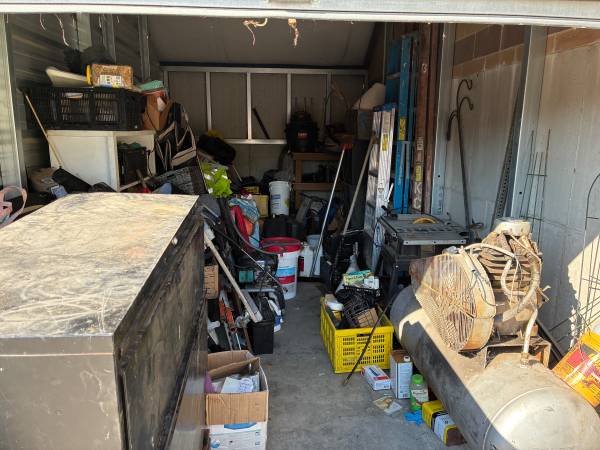 Storage unit with tools 1