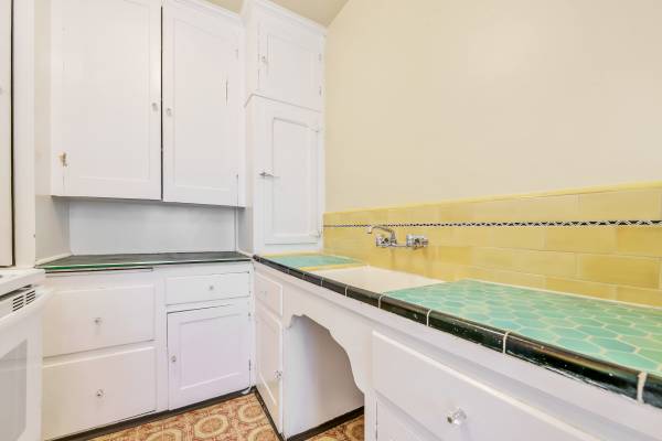 $1,095 / 471ft2 - Available Now - Studio in Charming Vintage Community! (NW Portland/Alphabet District)63842022248195121