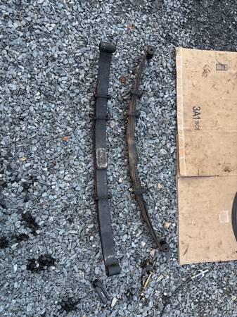 Heavy duty rear leaf springs, new bushings included - 86-95 1