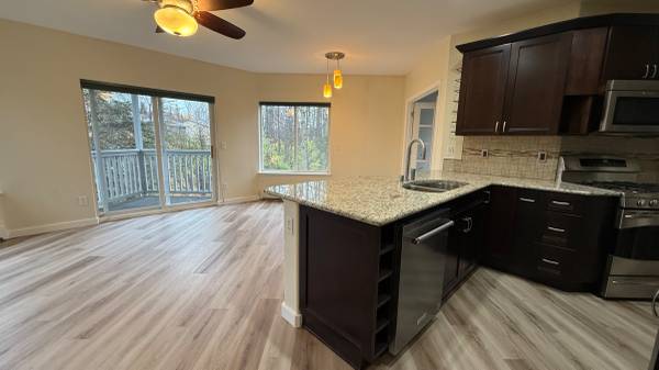 $2,300 / 3br - 975ft2 - Major Updates! Raised Ranch Style Condo with HUGE Oversized Garage! Av (Lore/Elmore)64149619642115121